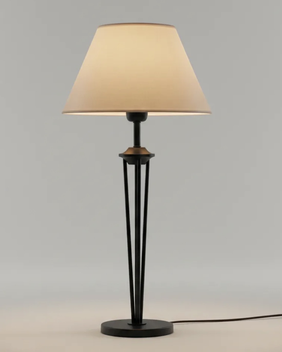 Lámpara de mesa NAGÚ NEGRA